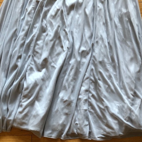 Like New Gorgeous Tristan and Iseut Women's Long Gray/Silver Formal Gown - Picture 6 of 11